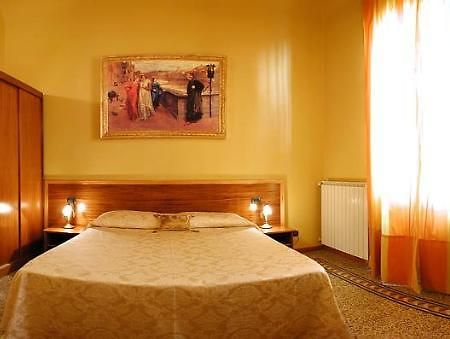 La Luna Guest House Флоренція Екстер'єр фото
