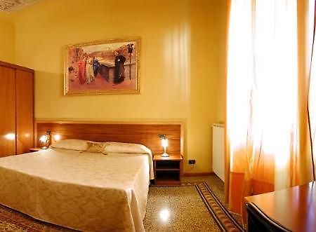 La Luna Guest House Флоренція Екстер'єр фото